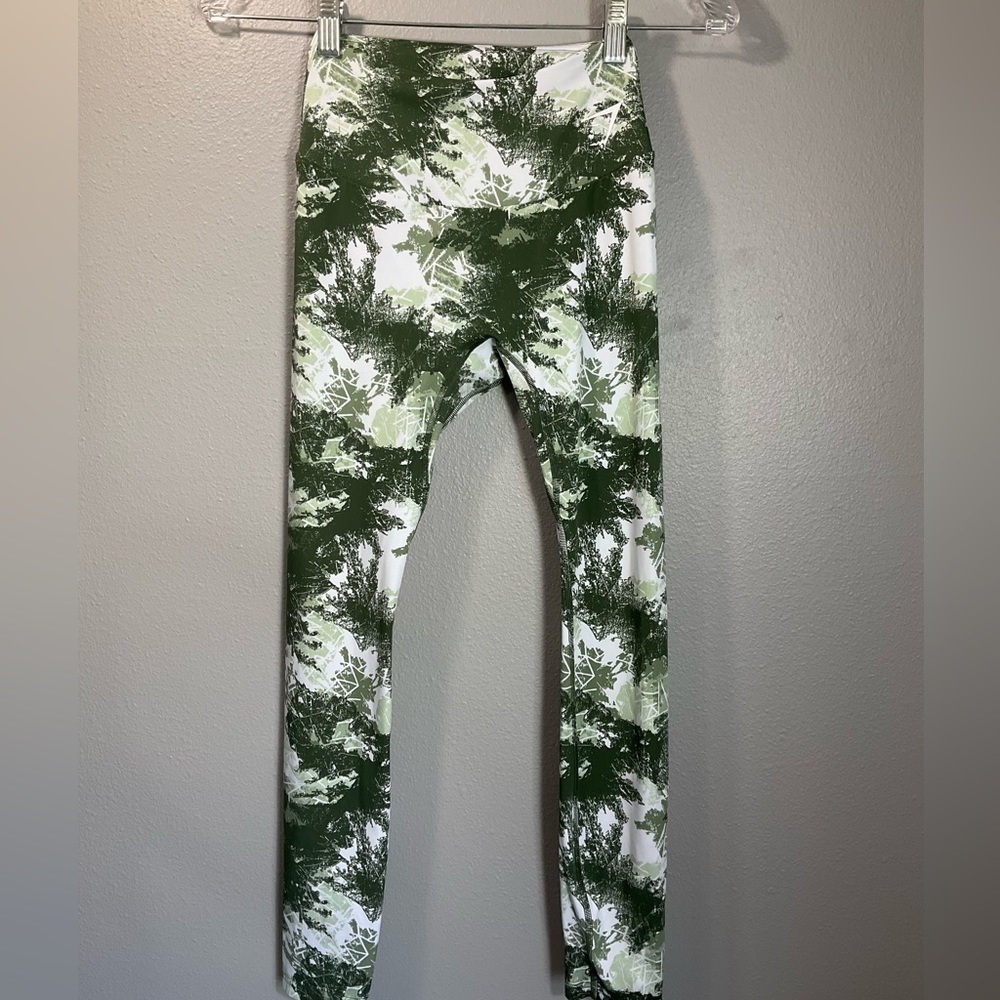 Gymshark Training Leggings in Green Camo Print High Waisted Camouflage Small B59